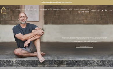 cyrillagelyoga.com screenshot
